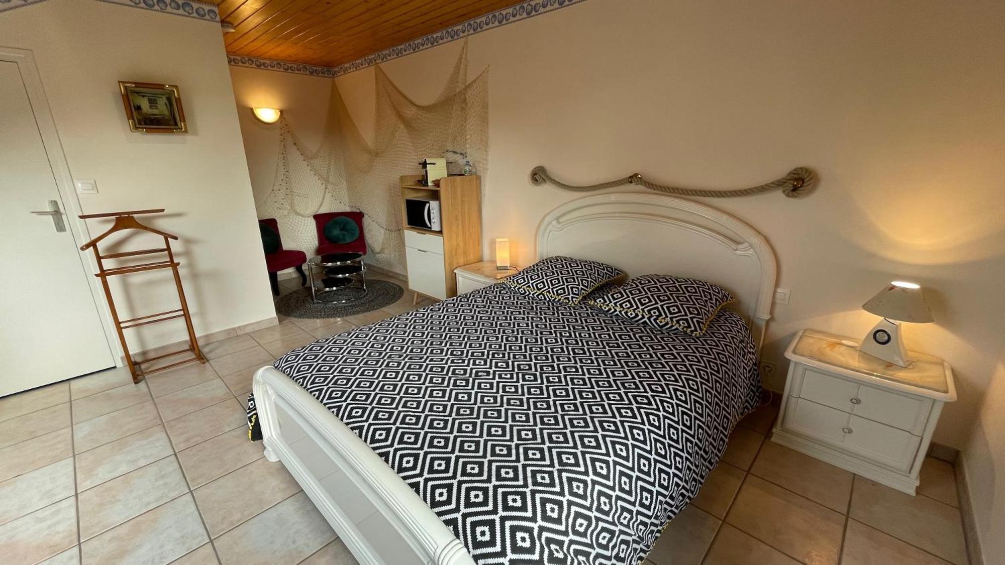 Chambres D'Hotes Les Tilleuls Poullaouen Exterior foto